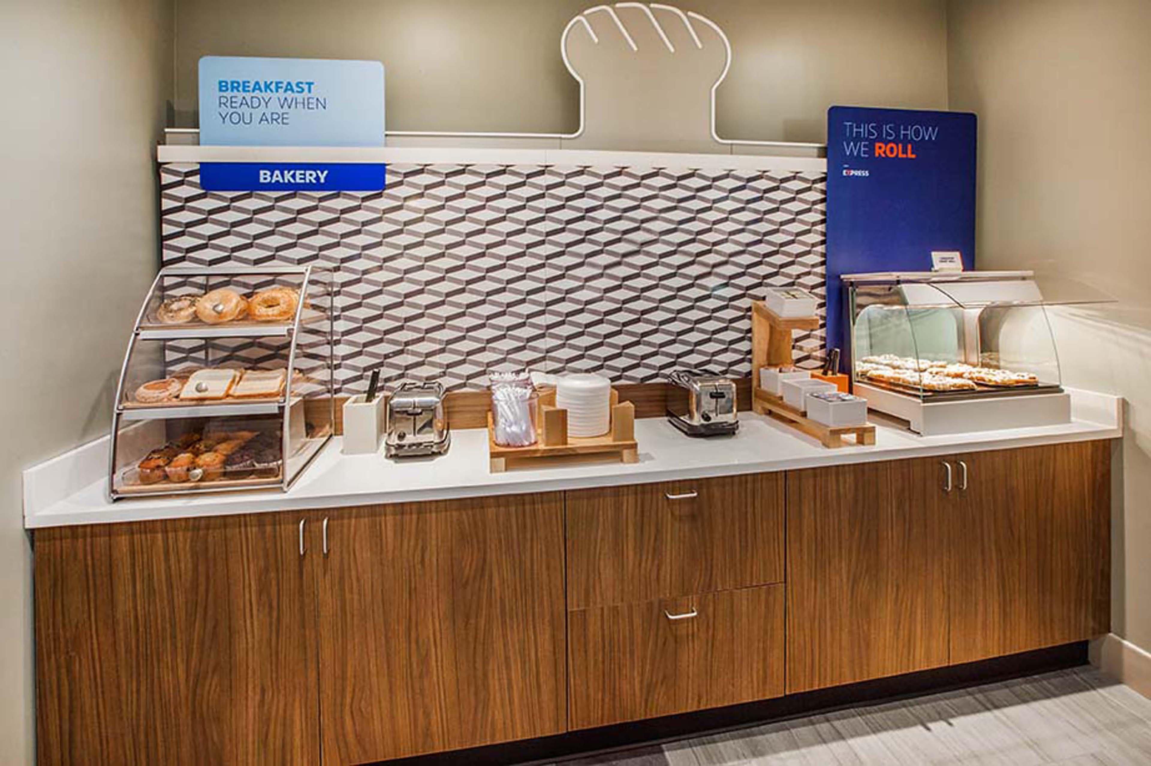 Holiday Inn Express Hotel & Suites Huntsville West - Research Park By Ihg Экстерьер фото